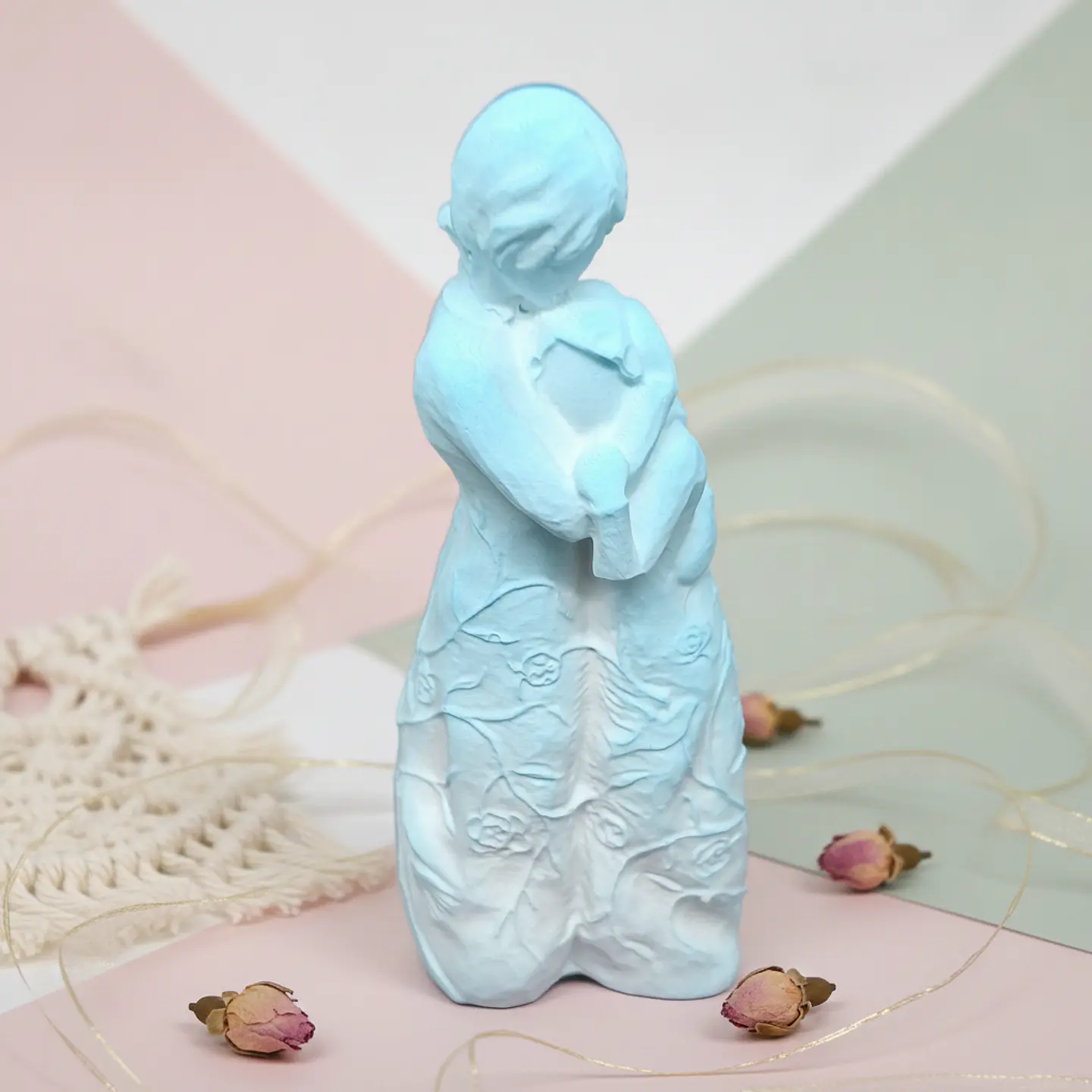 Abraço Florido — Peça em Gesso 1