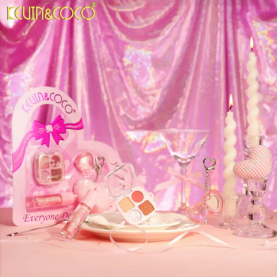 Set de Maquillaje Premium Corazón Kevin & Coco 1