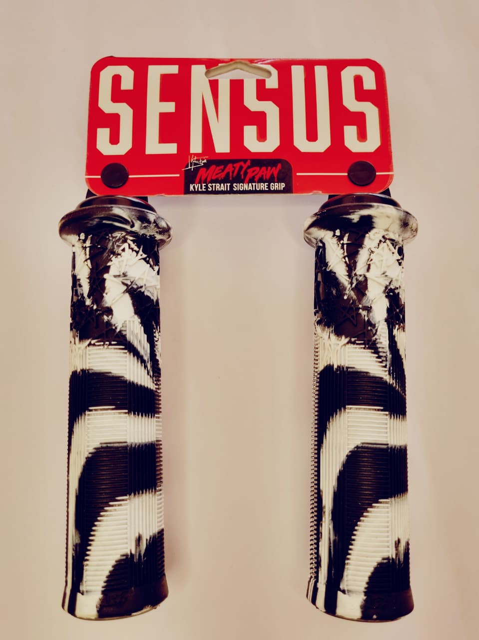 Puños SENSUS Meaty Paw Lock On - Kyle Strait Signature Zebra 1