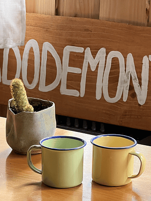 Dos Tacitas de Montaña Amarilla y Verde