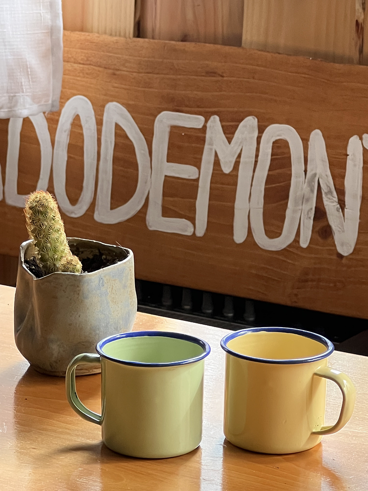 Dos Tacitas de Montaña Amarilla y Verde 1