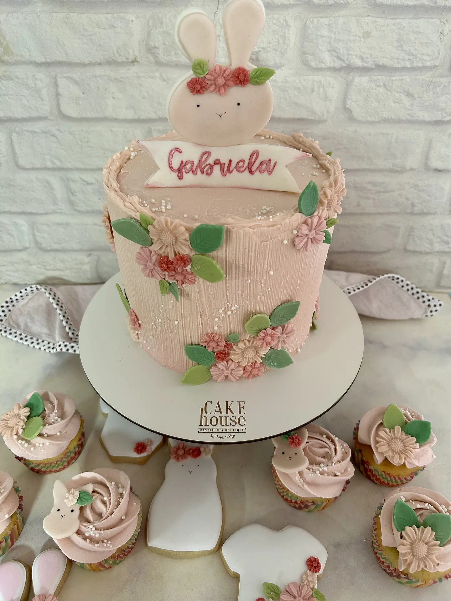 Pack  torta 20 px, 12 cupcakes y 12 galletas 3