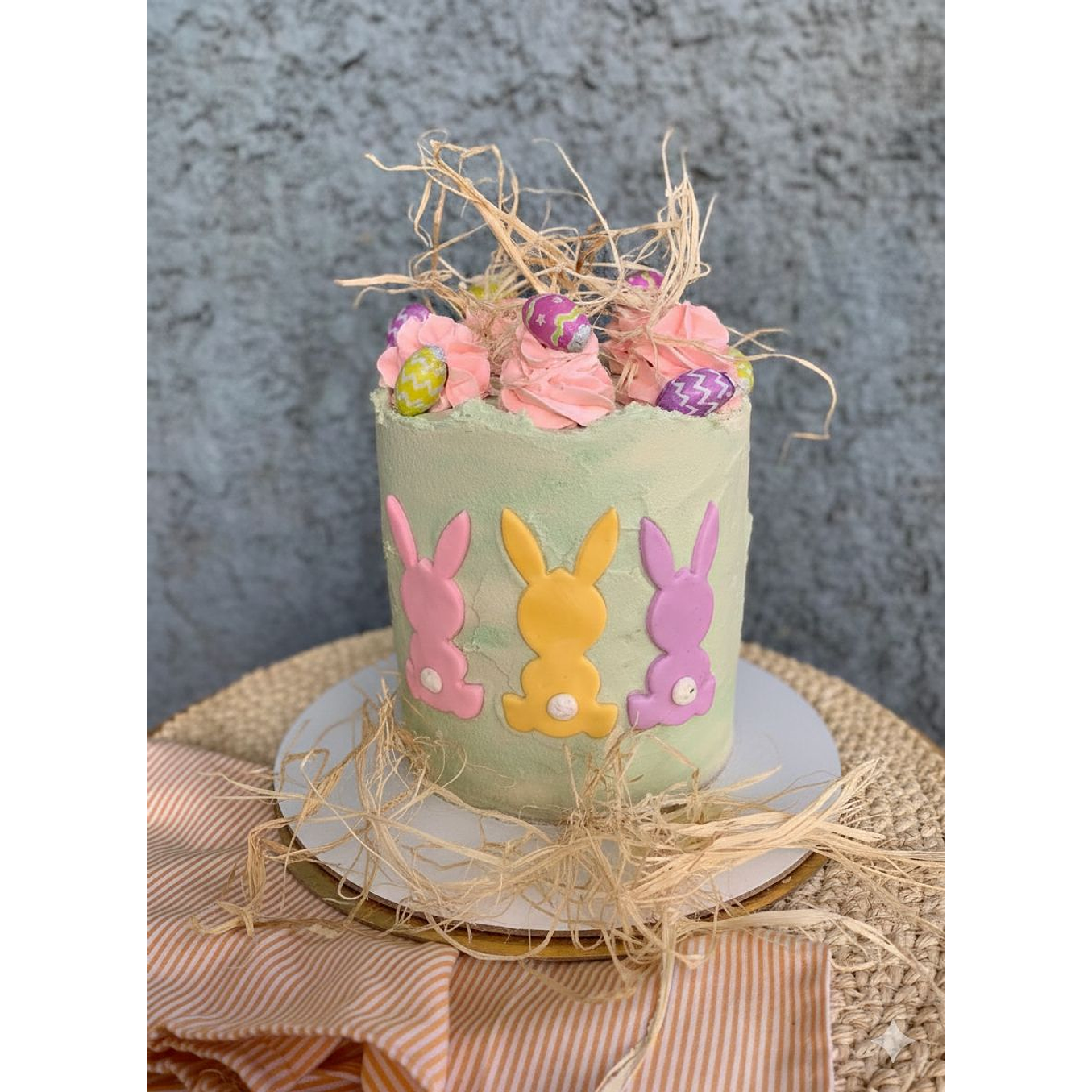 Torta personalizada tematica pascua 10 personas 3