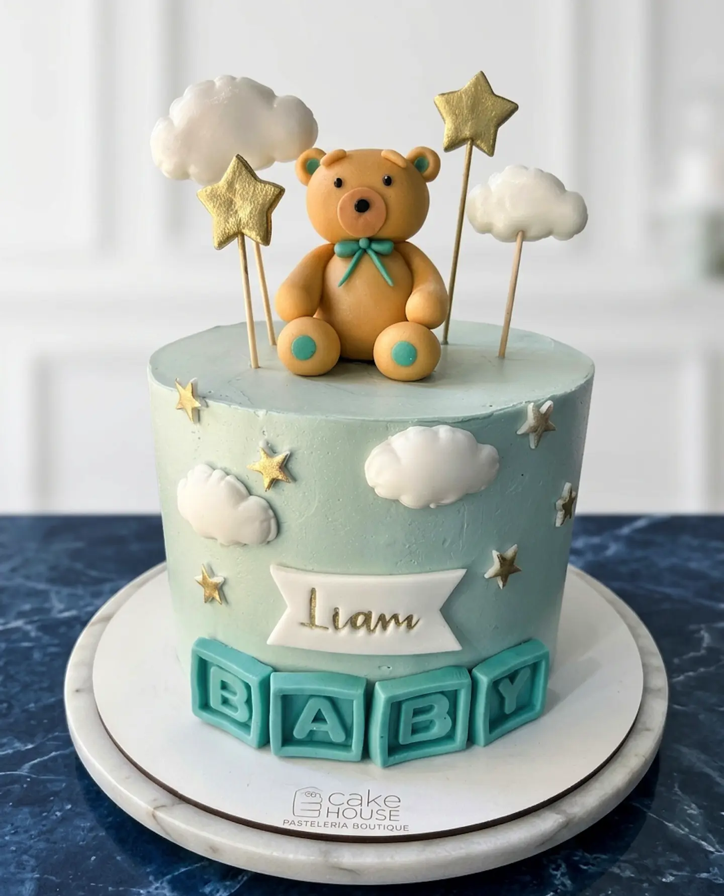 Torta Baby Shower con una figura modelada 6