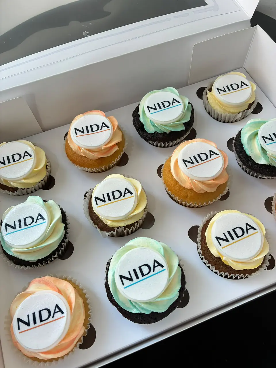 Cupcakes Corporativos Docena 1