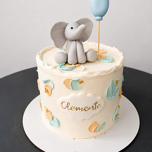 Torta Baby Shower con una figura modelada