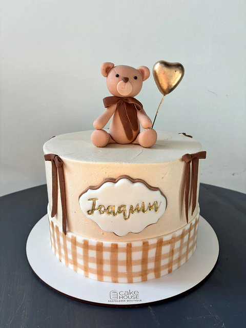 Torta Baby Shower con una figura modelada