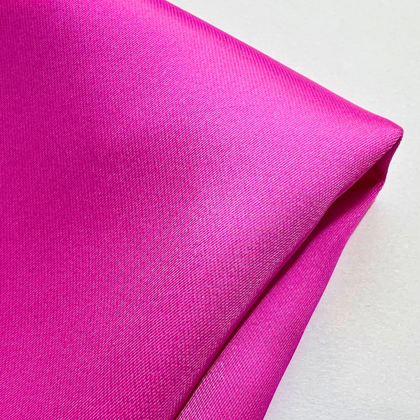 Piel de Ángel - Satén Mate 200 gsm, 150 cm de ancho, 5% elastano 2