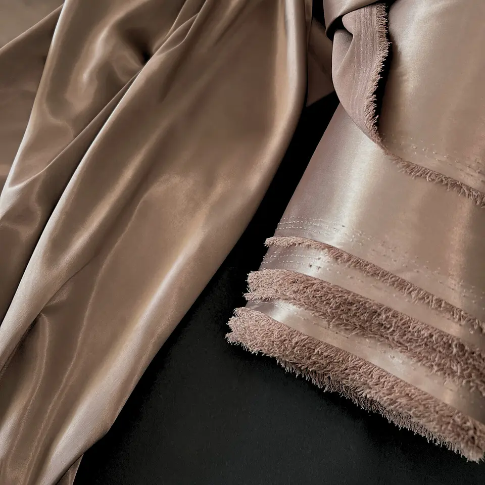 Satén Soft  -  180 gsm, 118 cm de ancho, 92% Poliéster, 8% Elastano 9