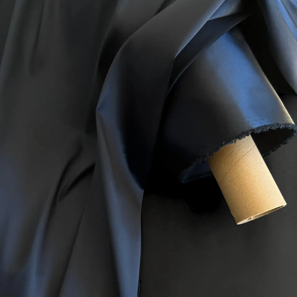 Tela Saten Premium Sastrería, 180 gsm, 120 cm de ancho, 8% elastano 2