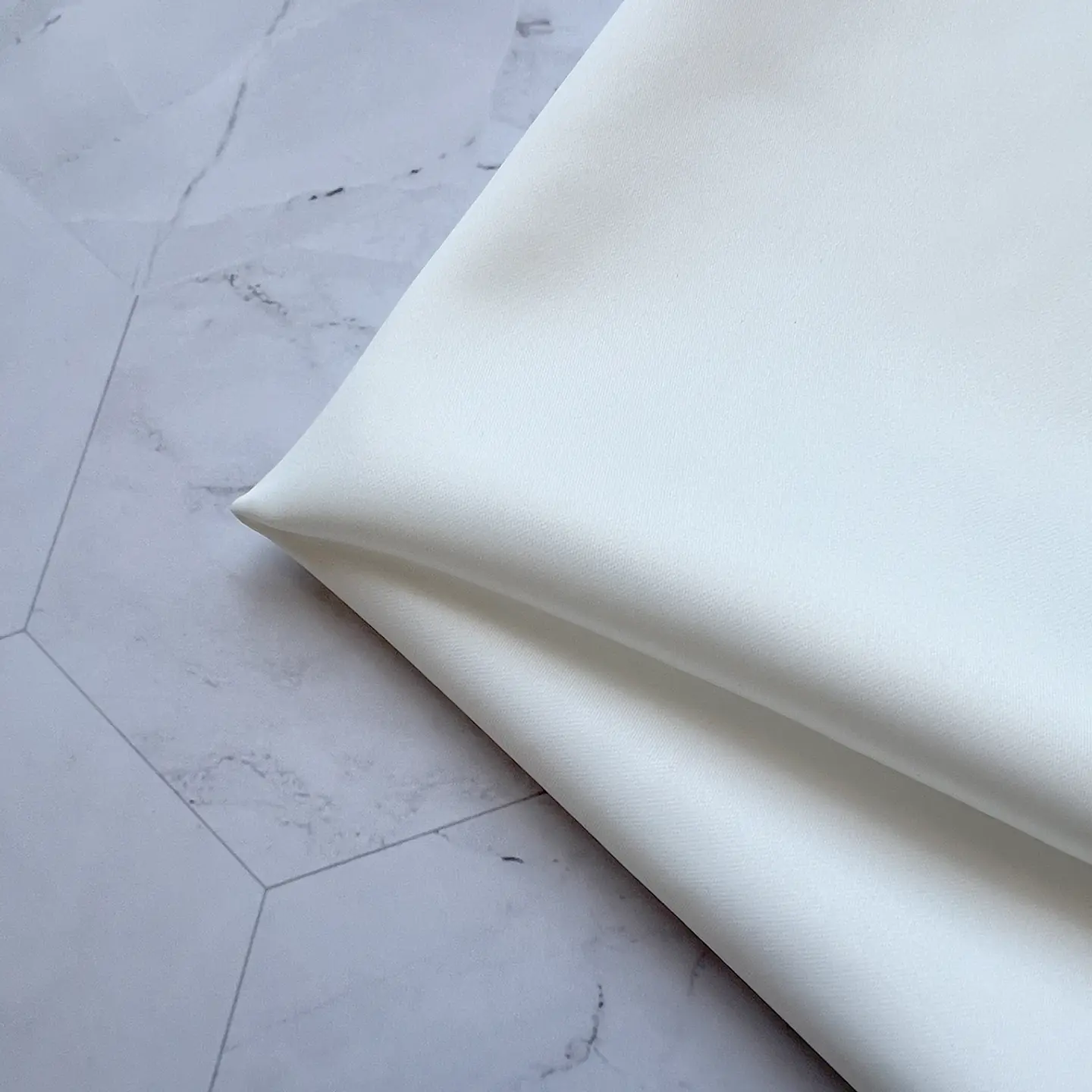 Piel de Ángel - Satén Mate 200 gsm, 150 cm de ancho, 5% elastano 13