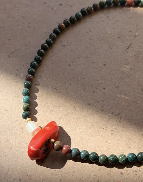 Collar Piedras con perla y coral