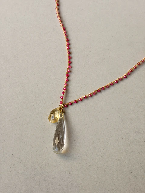 Collar Hilo Bordado Rosado