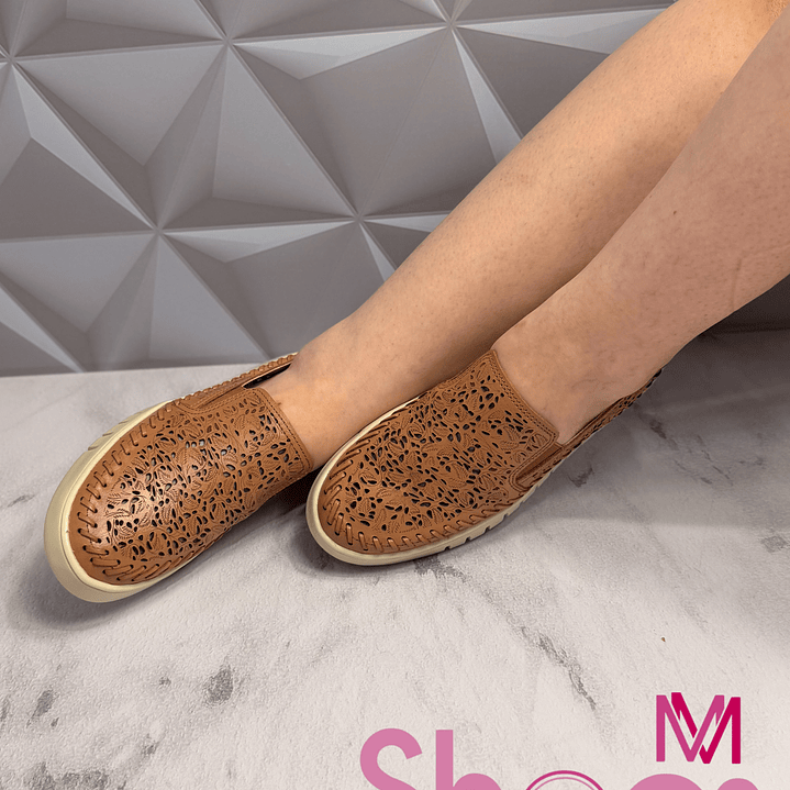 Zapato típo vans en cuero troqueldo 3