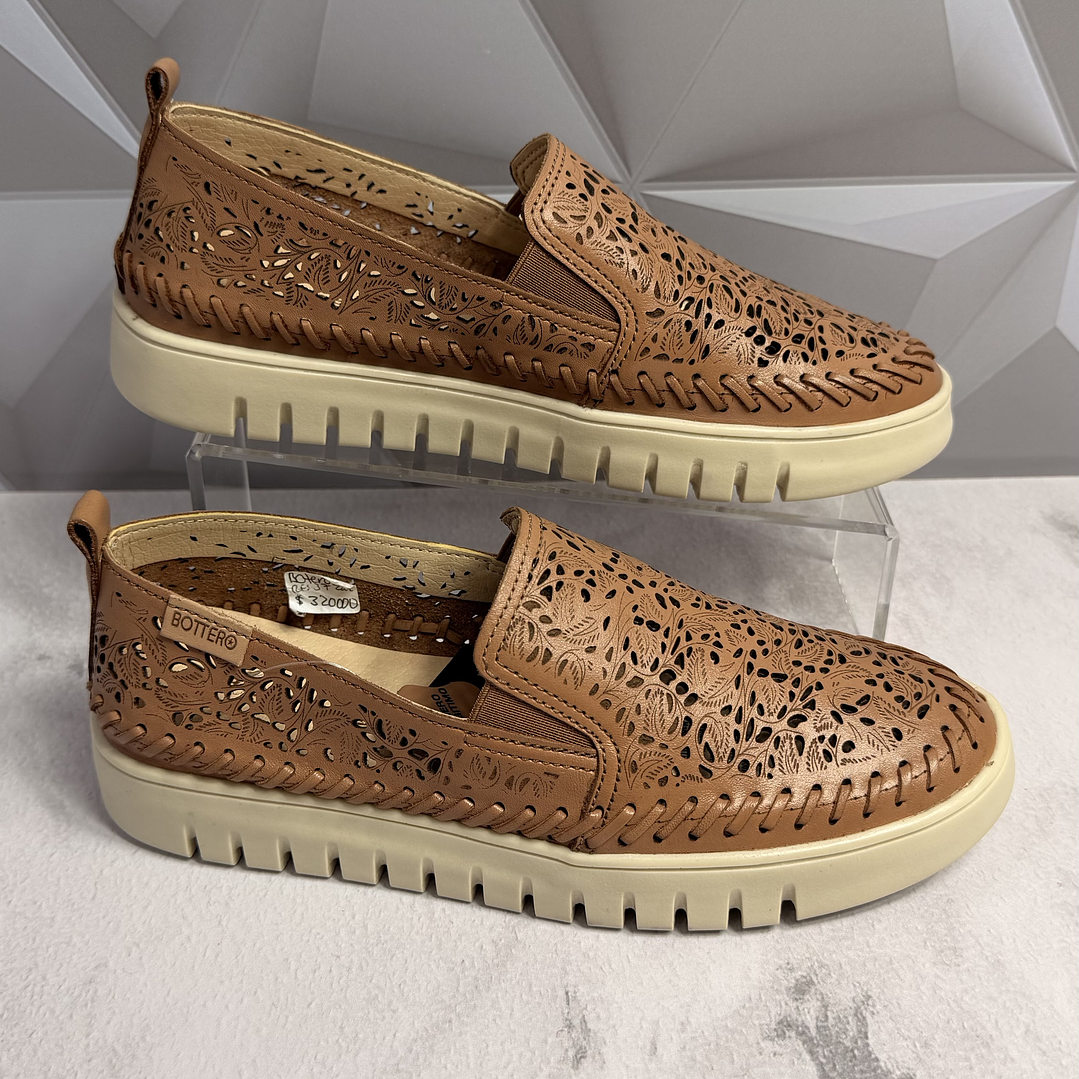 Zapato típo vans en cuero troqueldo 4