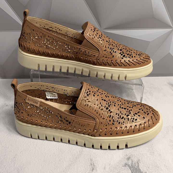 Zapato típo vans en cuero troqueldo 4