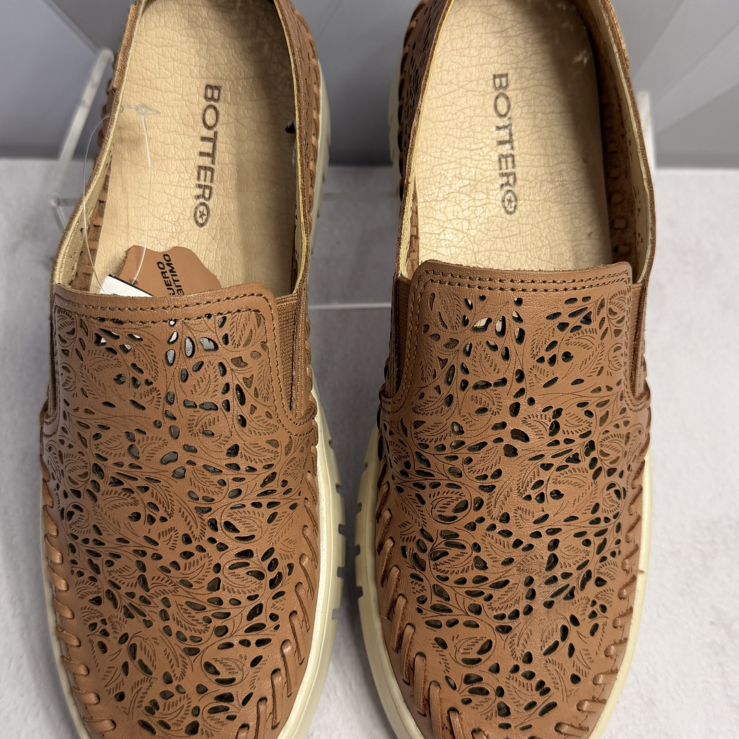 Zapato típo vans en cuero troqueldo 5