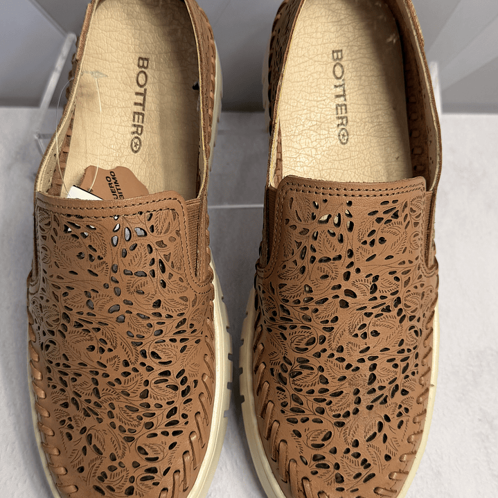 Zapato típo vans en cuero troqueldo 5