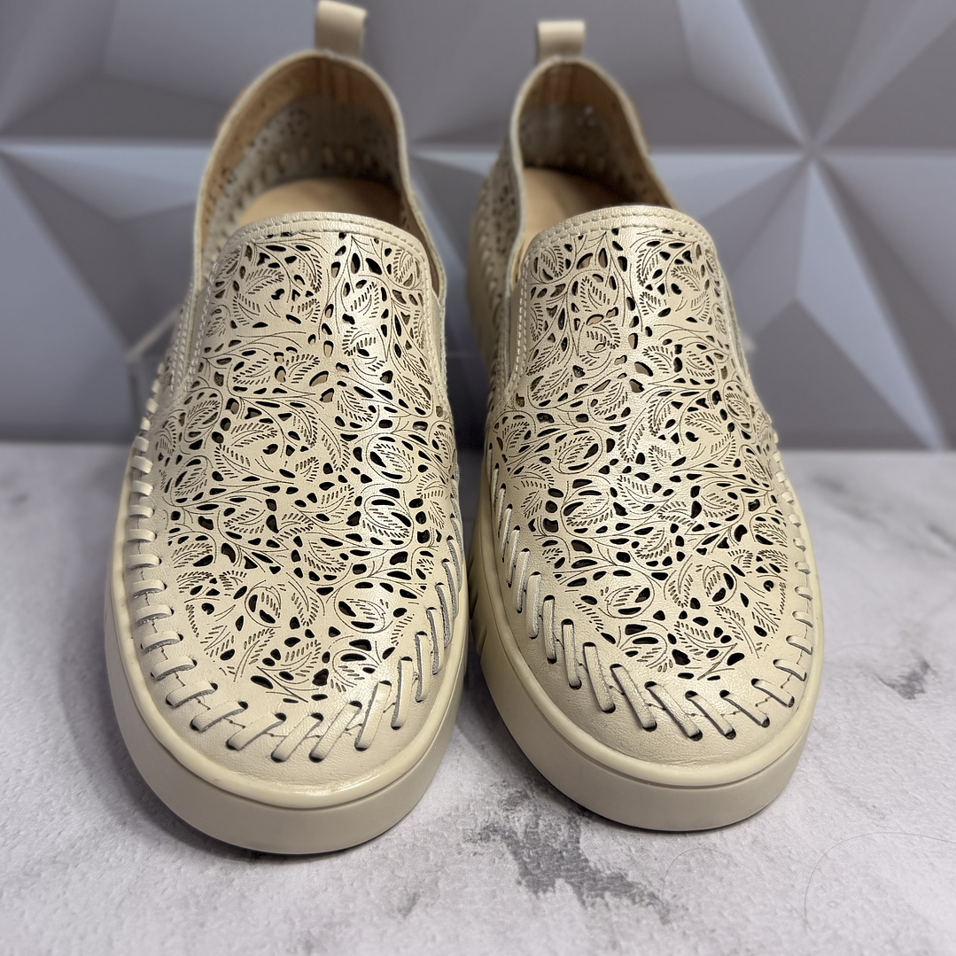 Zapato típo vans en cuero troqueldo 6