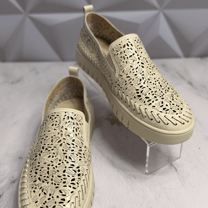 Zapato típo vans en cuero troqueldo 7