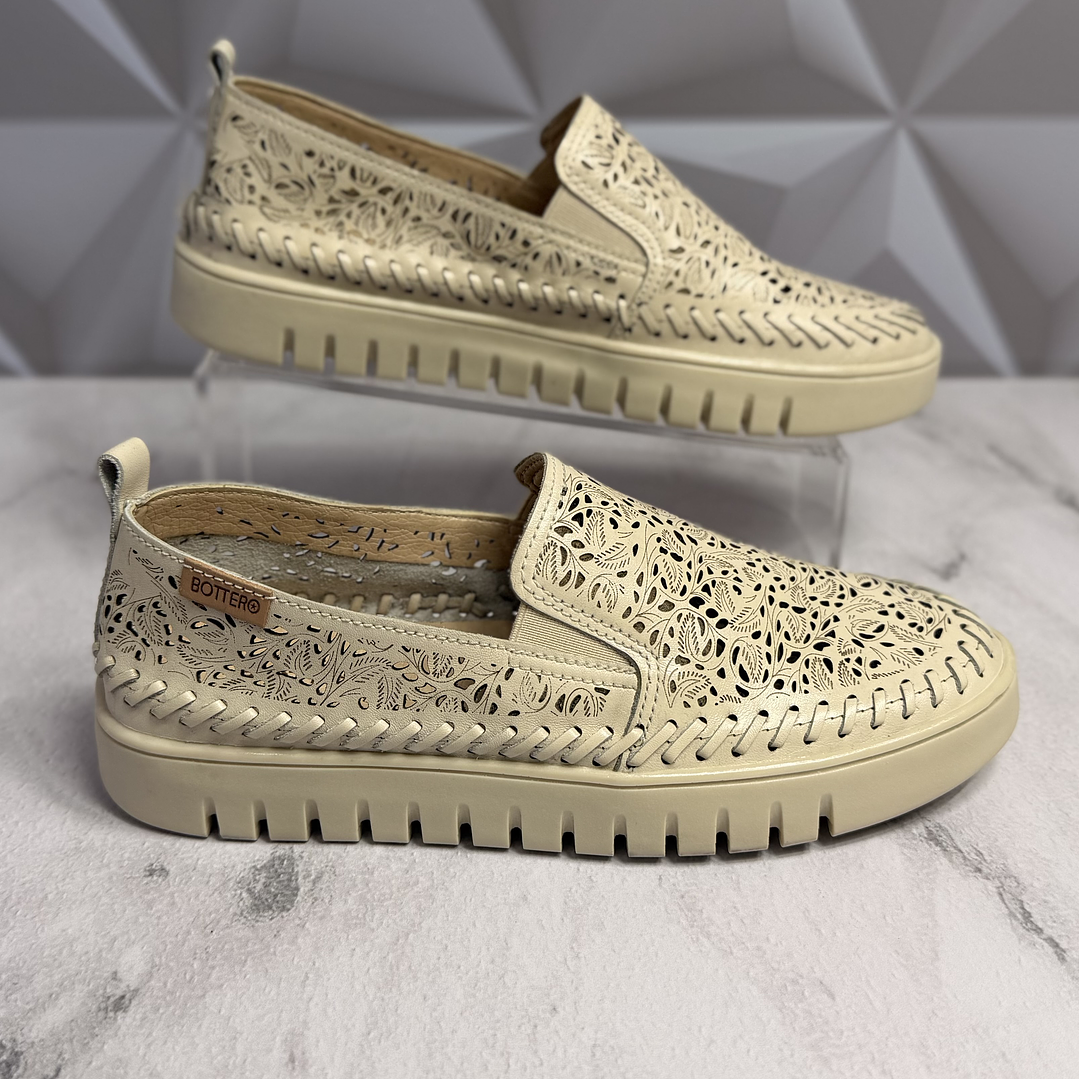 Zapato típo vans en cuero troqueldo 8