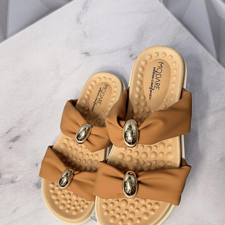 Sandalia nude sueca con herrajes, plantilla esporas modare 3