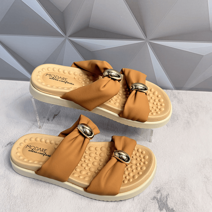 Sandalia nude sueca con herrajes, plantilla esporas modare 5