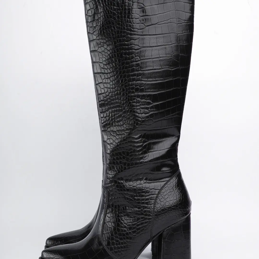 BOTA LORNA NEGRA CROCO  6
