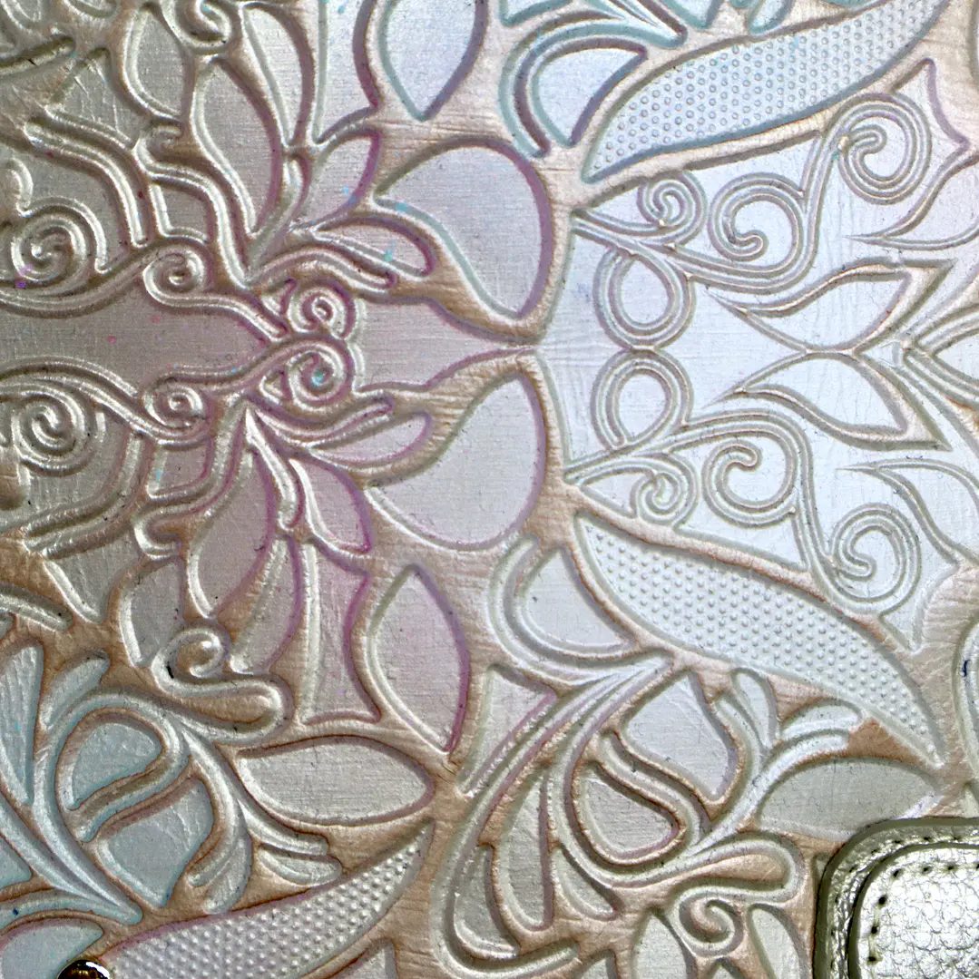 CARTERA JULIANA FLORAL DORADA 2
