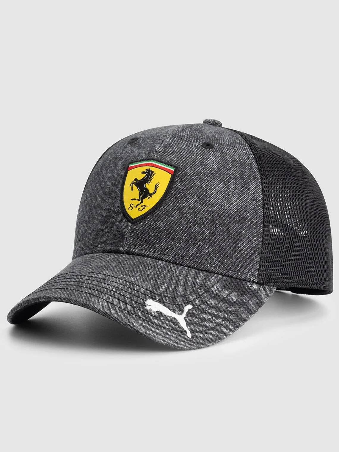 GORRA F1 FERRARI TRUCKER 2025 3