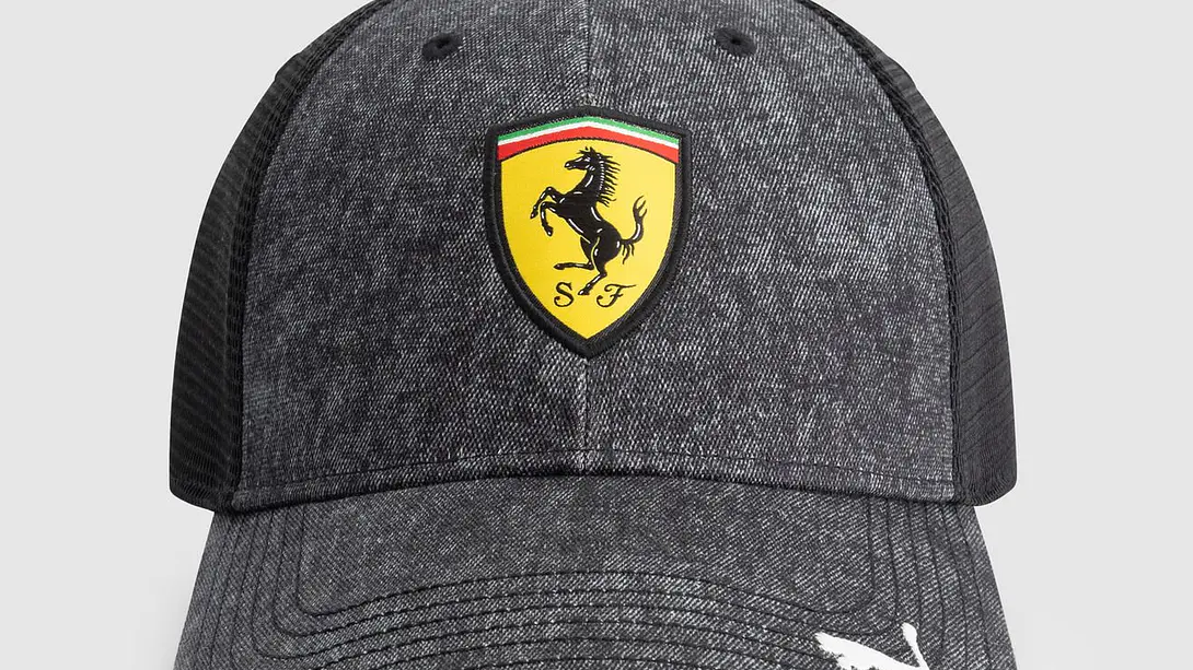 GORRA F1 FERRARI TRUCKER 2025 1