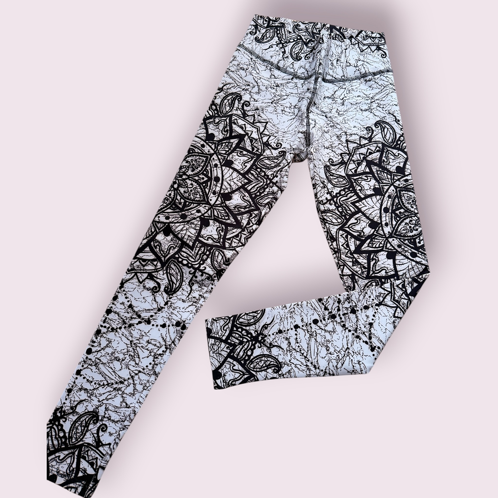 Calza mandala blanco y negro 