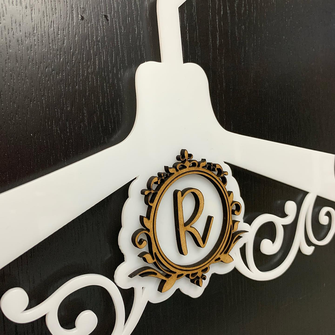 Cruzetas Personalizadas em MDF - Letra Inicial Personalizada 2