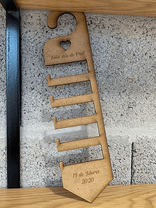 Suporte de Gravatas Personalizado em MDF - Elegante e Funcional para Organizar
