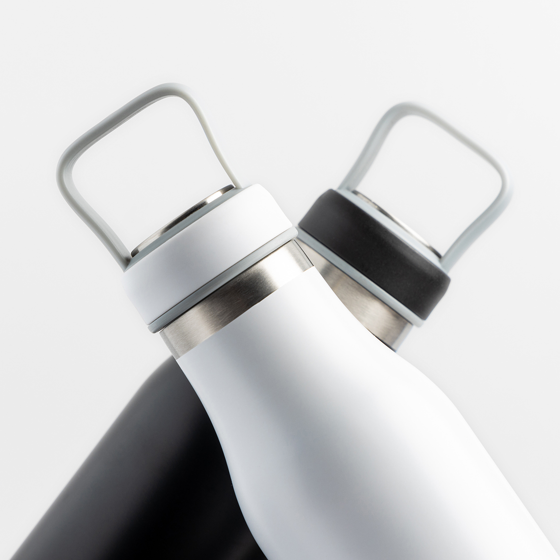 Garrafa Térmica com Compartimento e Tampa 11