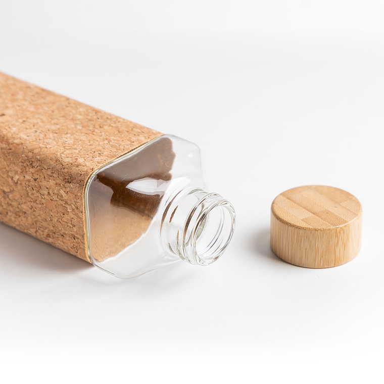 Garrafa em Vidro com Manga em Cortiça - Elegante e Eco-Friendly 5