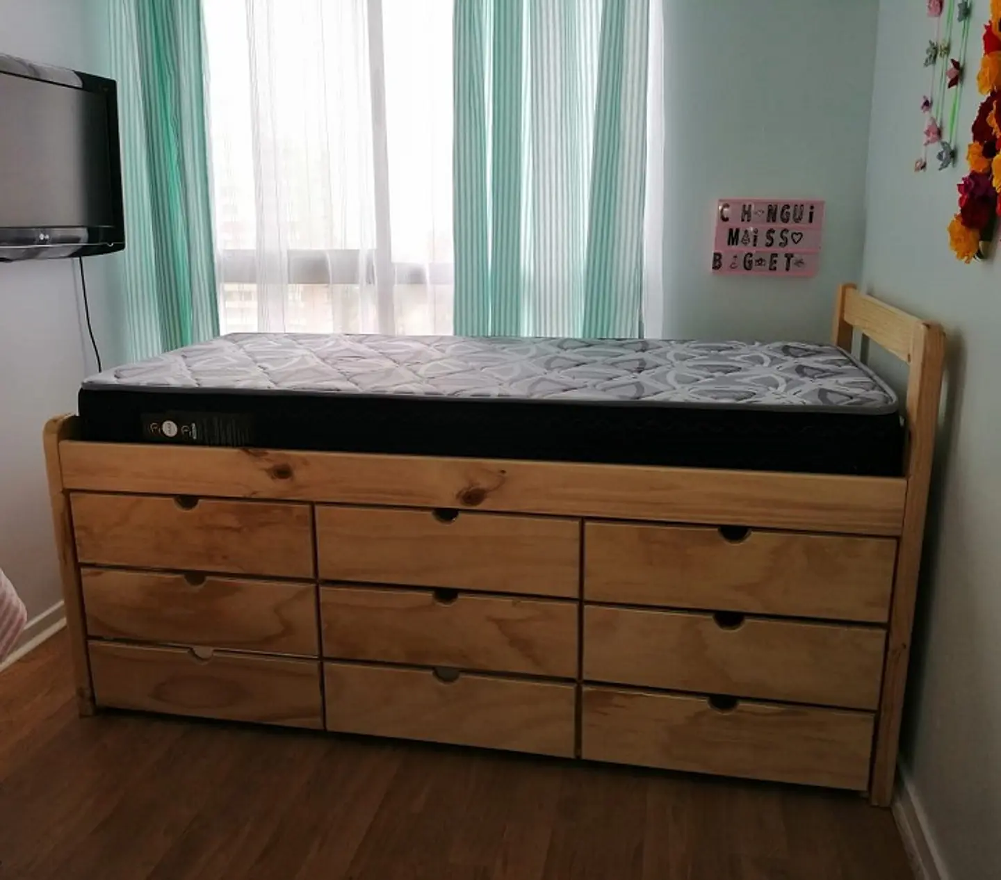 Cama con triple cajonera 2
