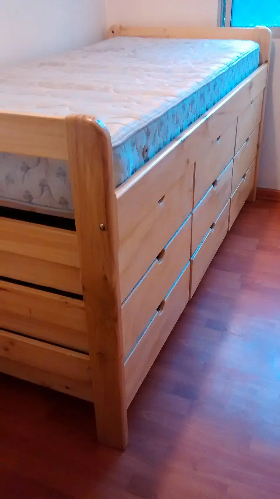 Cama con triple cajonera 3