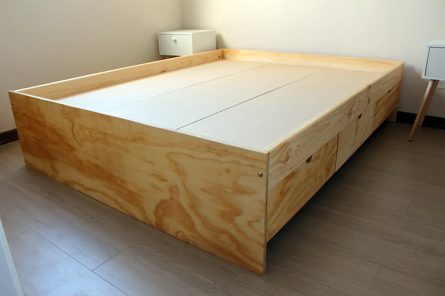 Cama de 2 plazas con 6 cajones y baúl 3