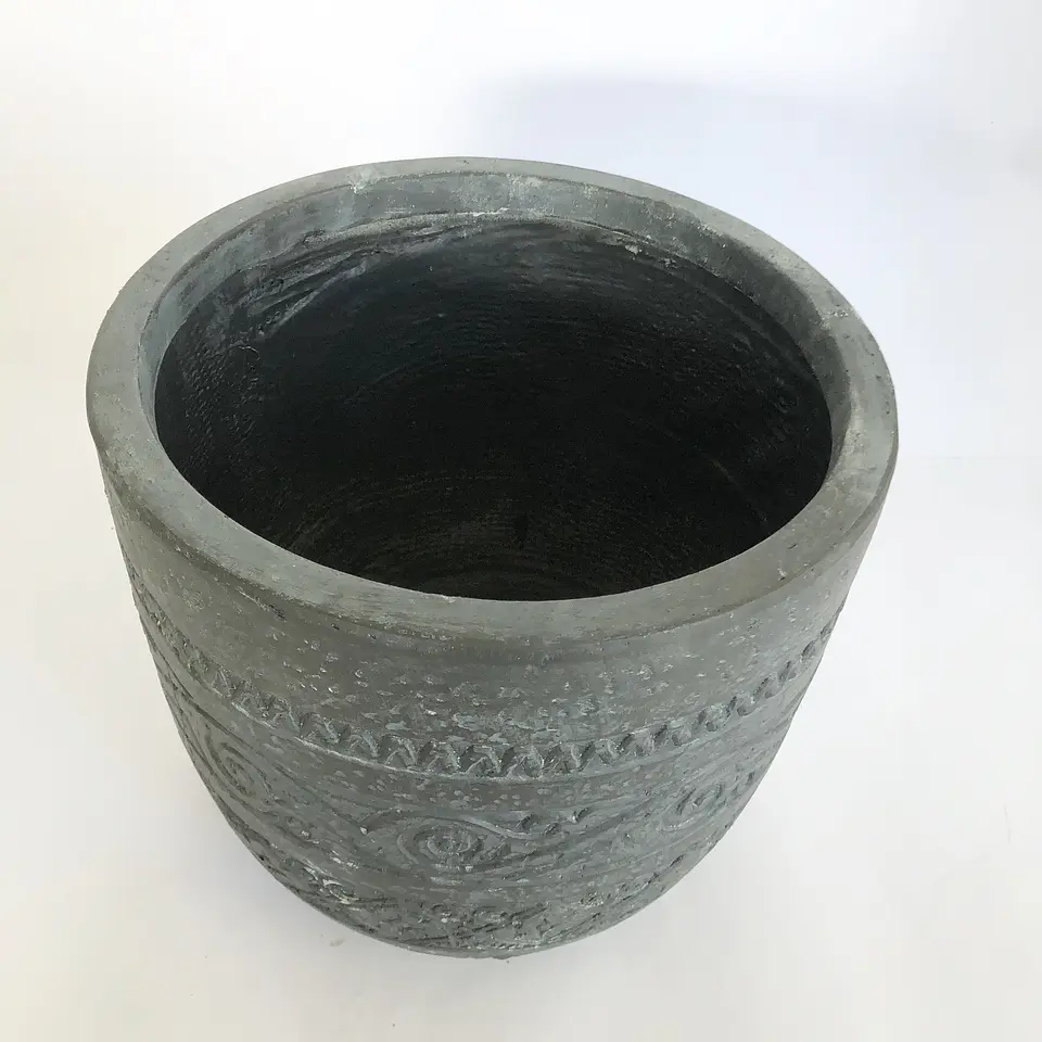 Macetero negro diseño 2