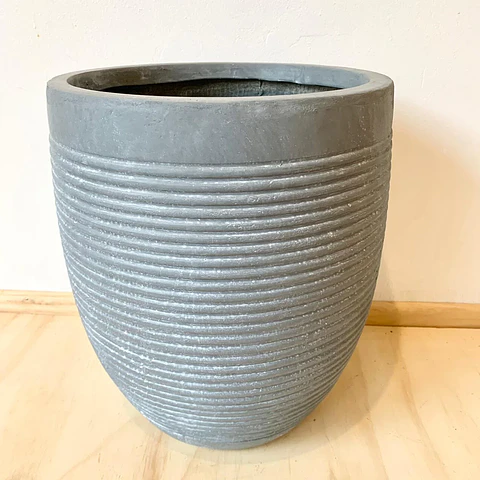 Macetero gris