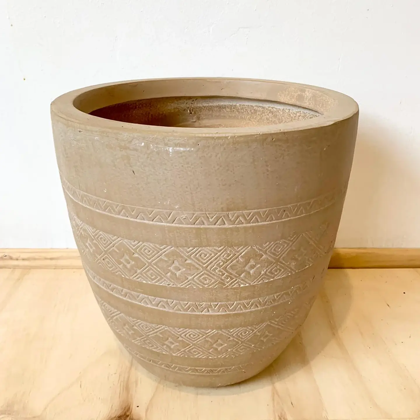 Macetero diseño beige 1