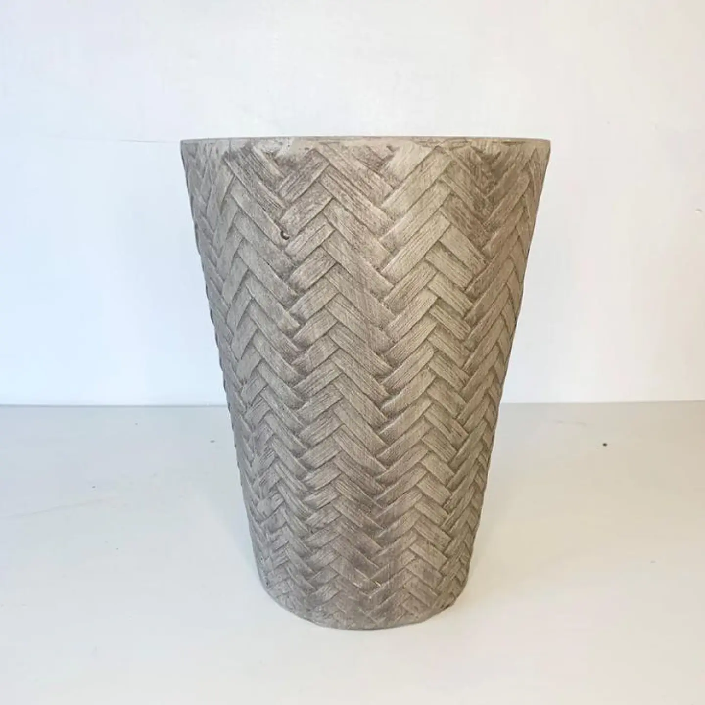 Macetero tejido v gris 1