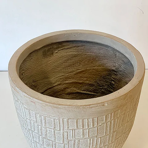 Macetero curvo cuadros beige