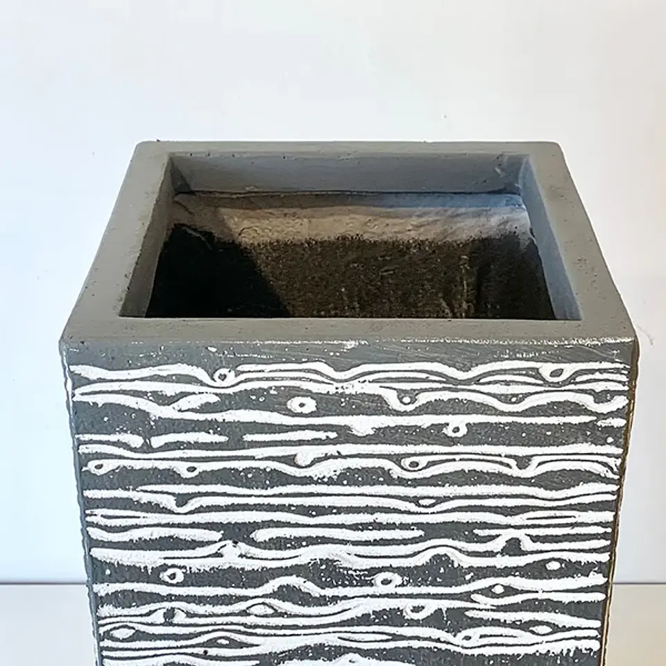 Macetero alto tribu gris 2