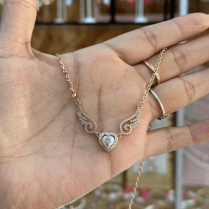 COLLAR CORAZÓN ALADO