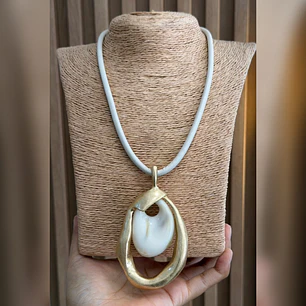 COLLAR VOGUE