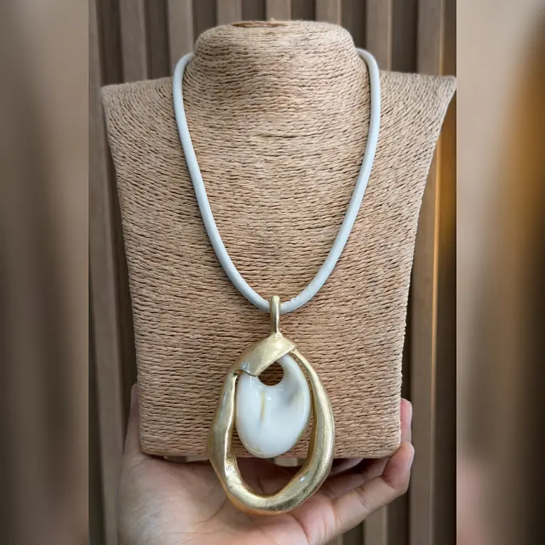 COLLAR VOGUE 1