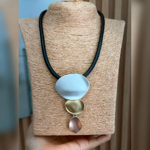 COLLAR CASCADA 1