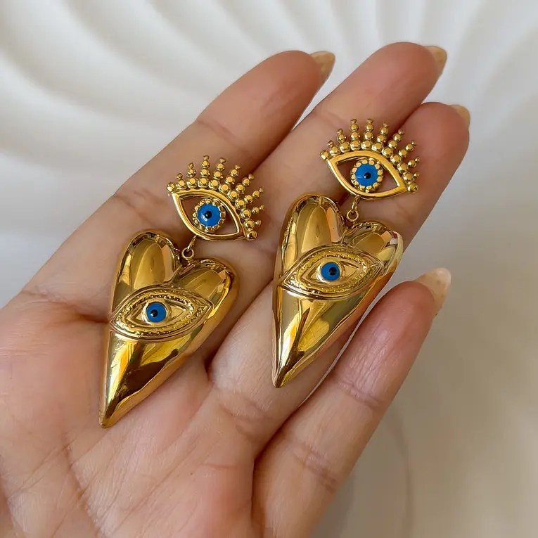 ARETE AMULET OF HEARTS 2